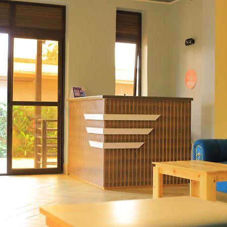 Golden Suites Hotel Энтеббе Экстерьер фото